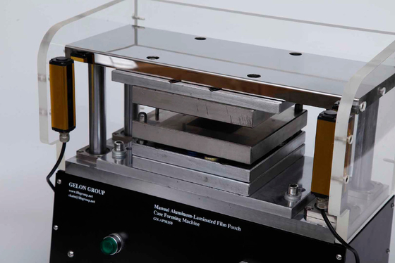 Automatische lochende Formungsmaschine für die Handy-Batterie-Aluminiumverbundfolie benutzt für Batterie-Produktions-Labor Rese